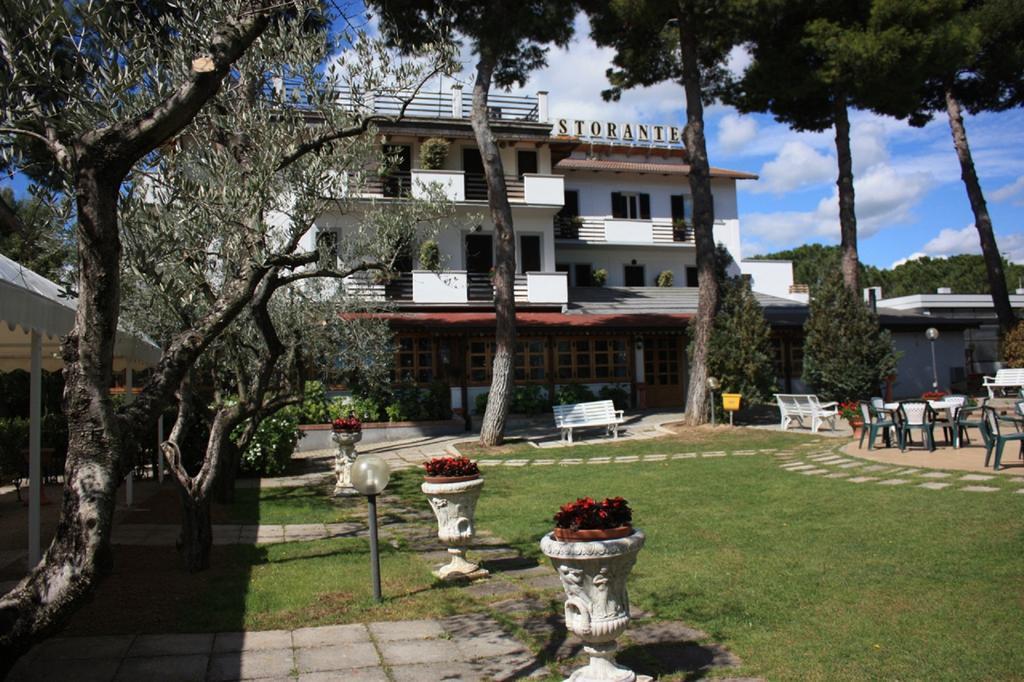Hotel Ristorante La Bilancia 로레토아프루티노 외부 사진